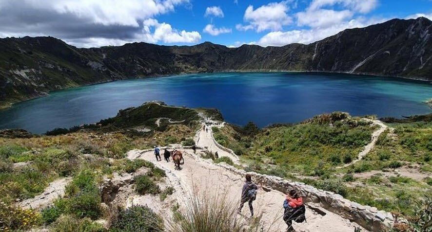 Quilotoa Crater Lake, Cotopaxi Province, Ecuador